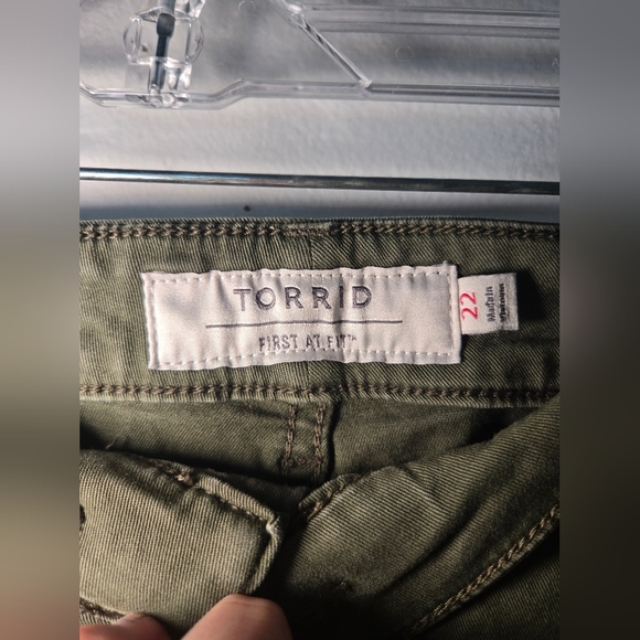 Torrid Shorts Womens Plus Size 22 Olive Green Buttonfly Stretch Chino Shorts - Picture 3 of 5